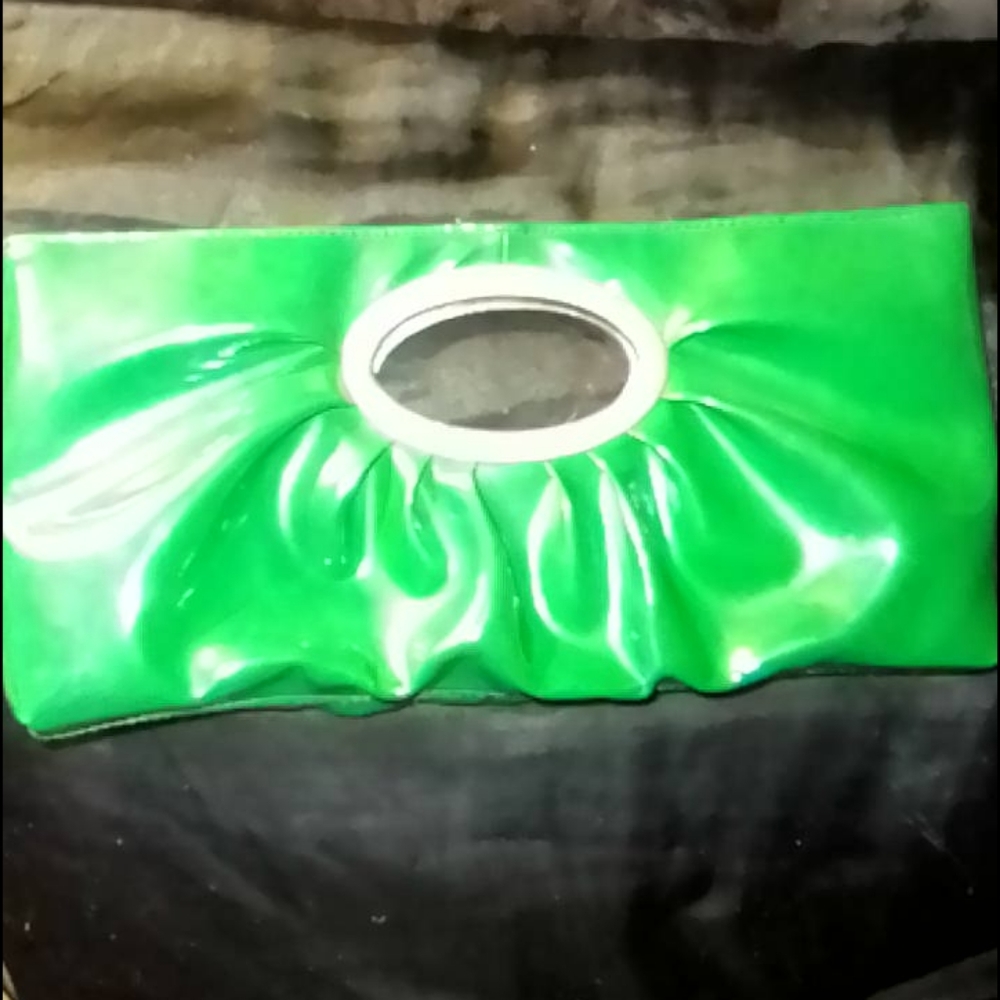 Green patent leather envelope clutch purse 👛